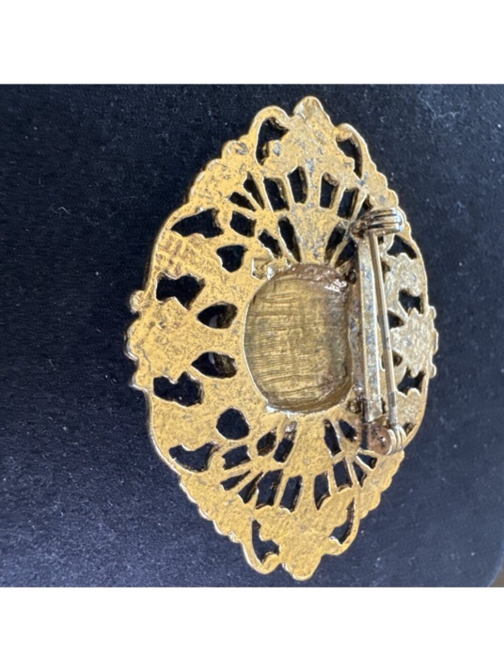 Vtg Gold-Tone Brooch Blue Faceted Glass Stone Faux Pearl Accents Floral Filigree - Picture 7 of 11